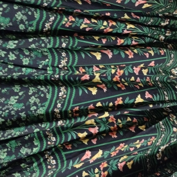 Floral Green Dress Bloomchic Brand Size 14-16 Women's. - Picture 4 of 5